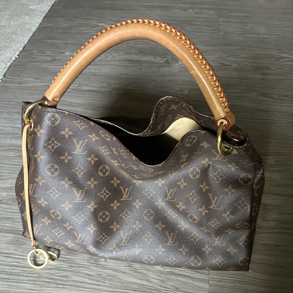 Louis Vuitton artsy MM